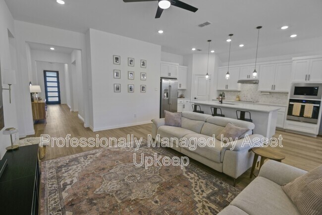 Building Photo - 702 Charity Dr