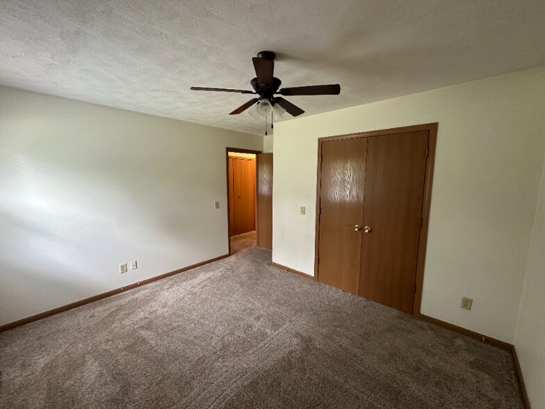 Building Photo - 219b-219 Robb Ave