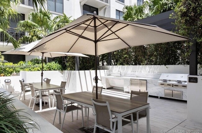 Building Photo - 301 Altara Ave