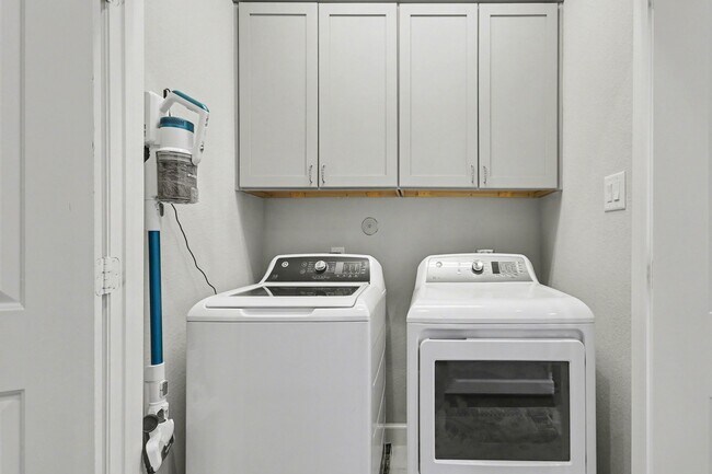 Building Photo - 1538 Dian St