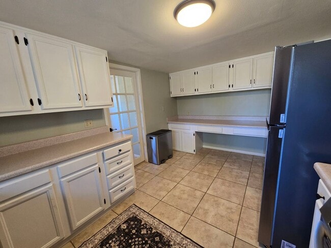 Building Photo - Furnished, 1-Year Long-Term Rental