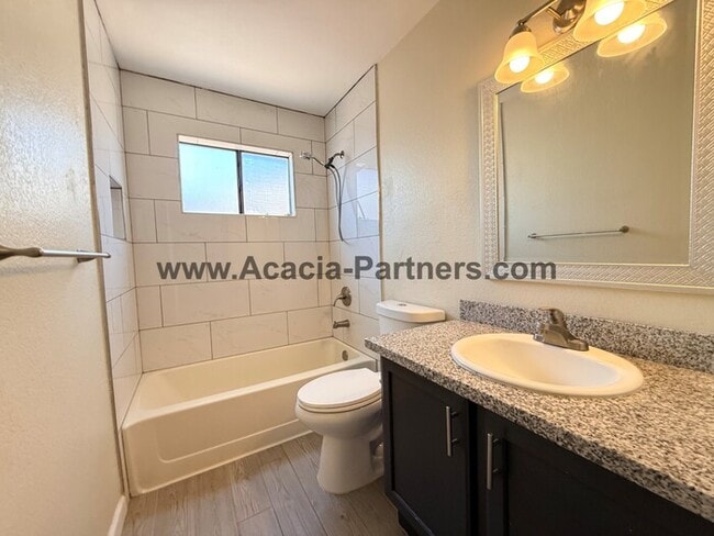 Building Photo - Three bedroom home with spacious great room