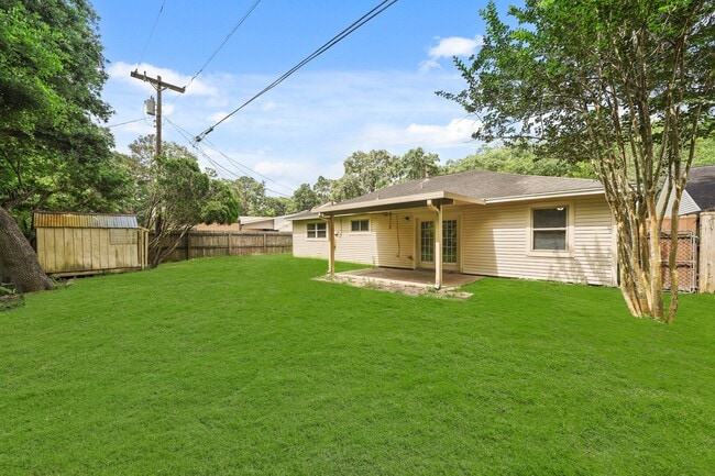 Building Photo - 5232 Cottonwood Cir