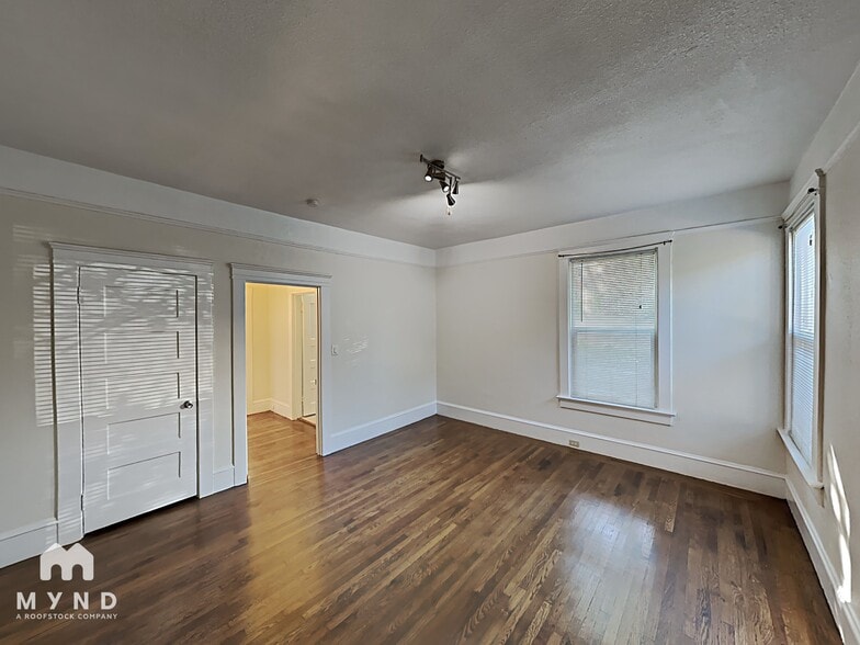 Building Photo - 1729 4th Ave