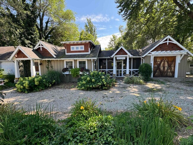 Building Photo - 7822 Lakewood