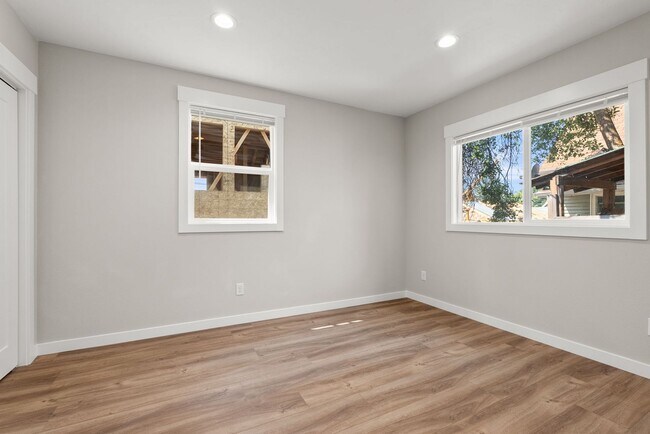 Building Photo - 717 W Spofford Ave