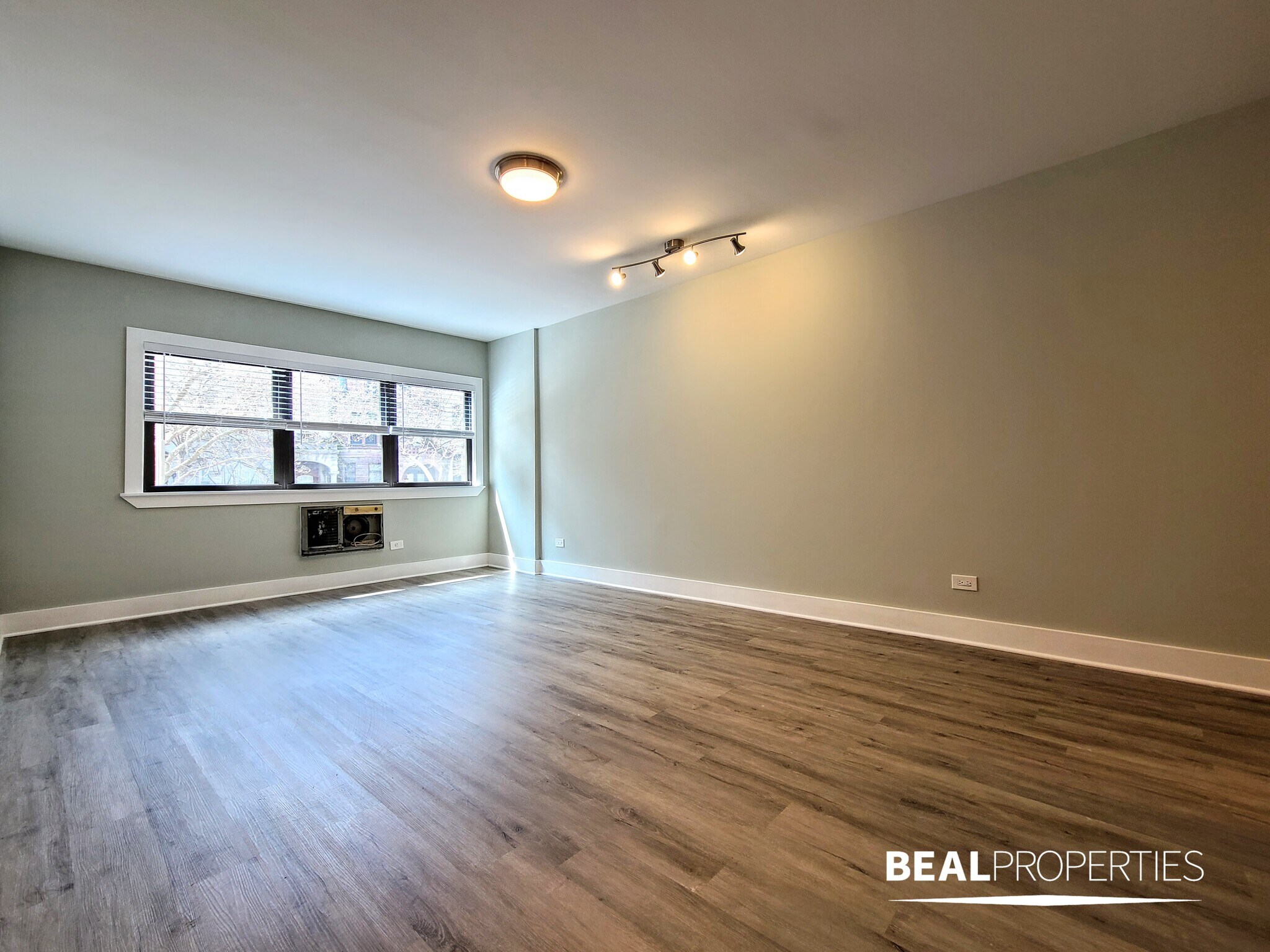 Building Photo - 1435 N Dearborn St