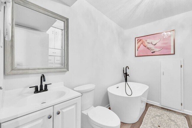 Building Photo - 398 Frontier Ln