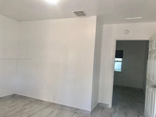 Building Photo - 2519 Pierce St