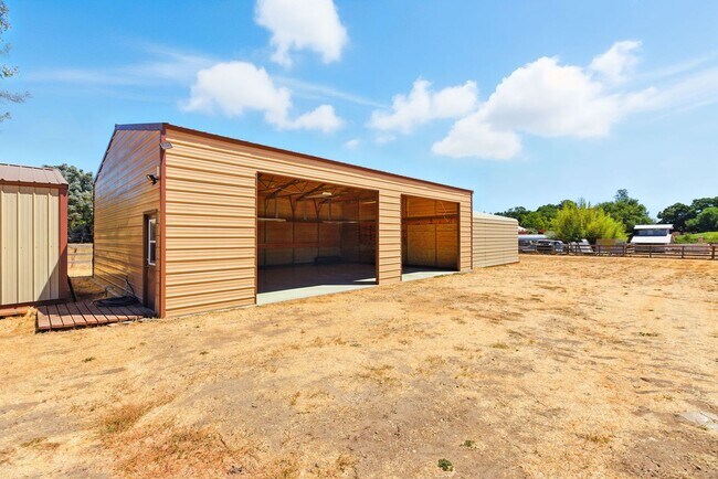 Building Photo - $5995 - Ranch-style home with acreage in West Gilroy's quiet countryside