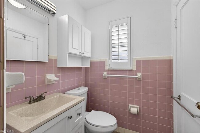 Building Photo - 1420 Maravilla Ave