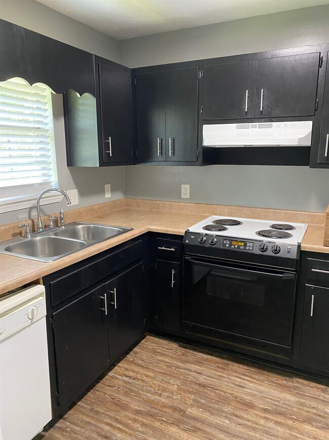 Building Photo - 903 Beard St