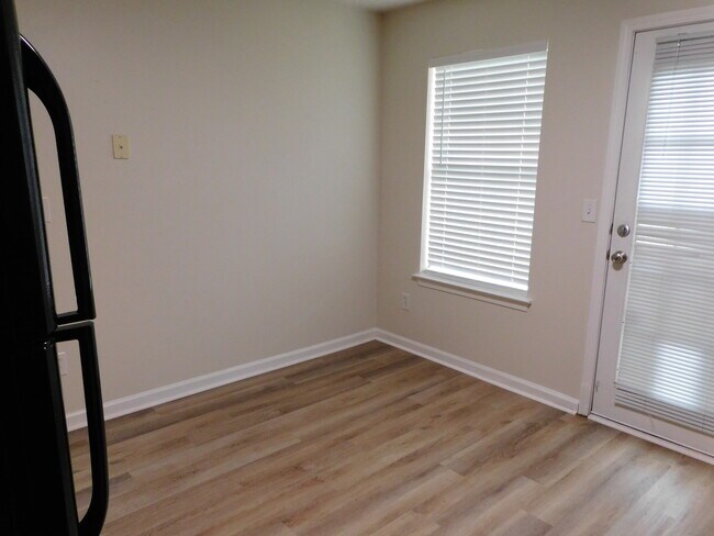 Building Photo - 330 Barshay Dr