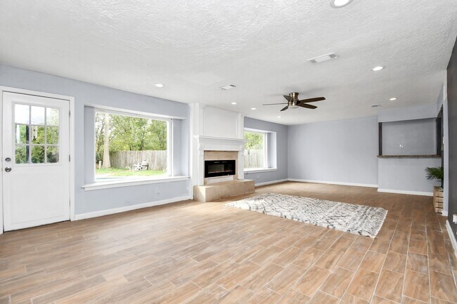 Building Photo - 17903 Nanes Dr