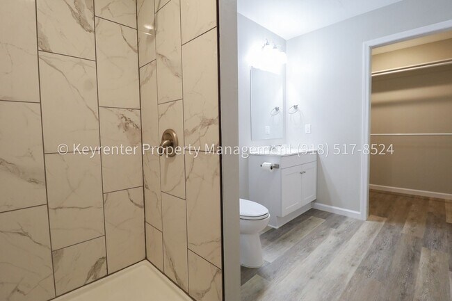 Building Photo - 4124 W 56th Pl