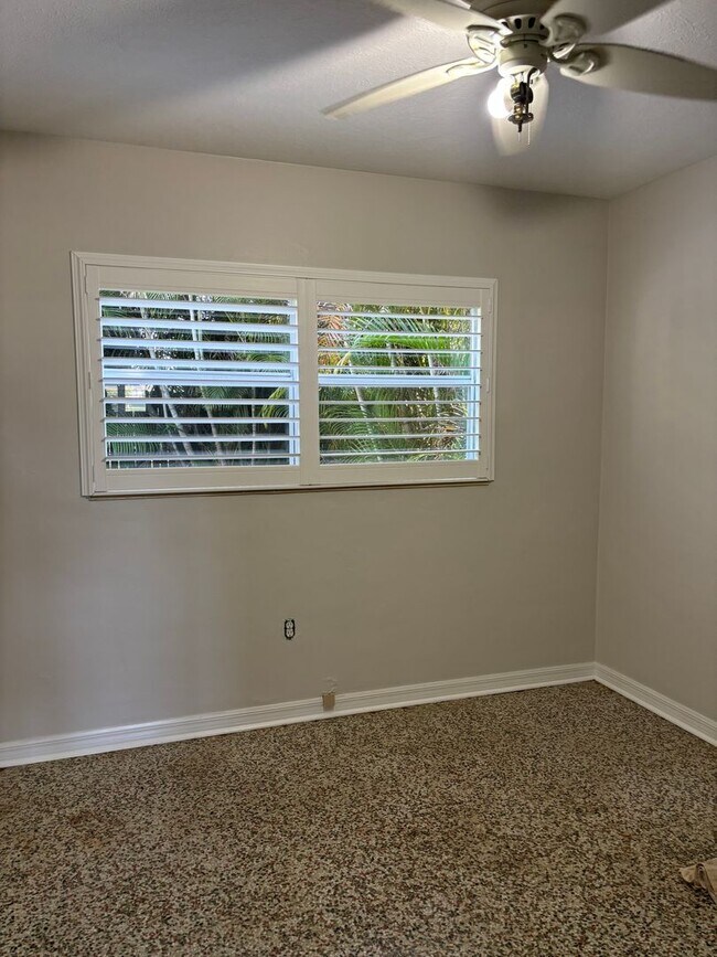 Building Photo - For Rent in Southgate