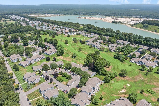 Building Photo - 868 Birchwood Park Dr