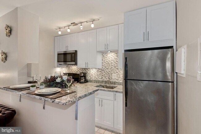 Building Photo - 1260 21st St NW