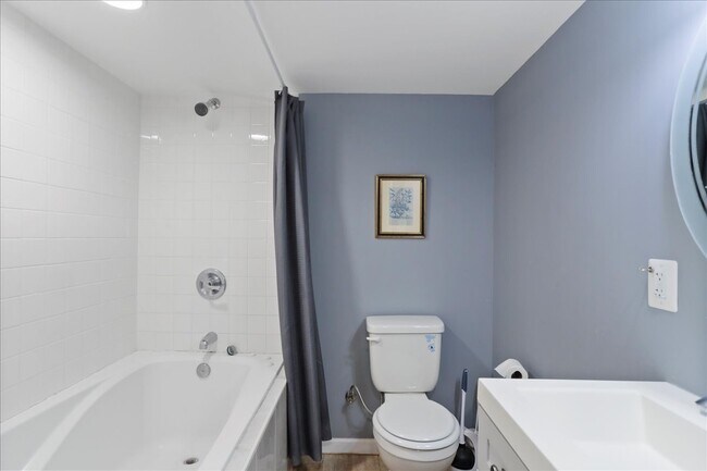 Building Photo - 13715 Dixie Dr