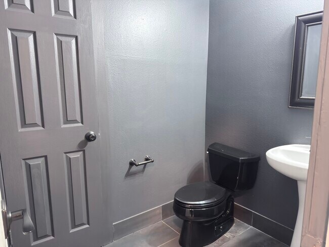 Building Photo - 18006 Barton Ridge Ln