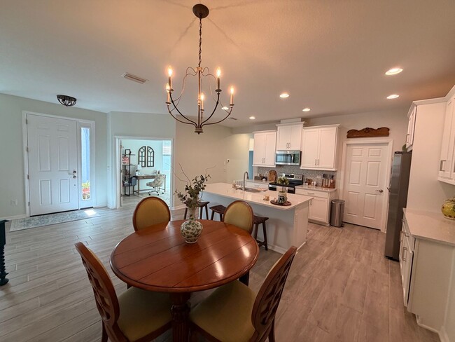 Building Photo - 6001 Fiore Dr