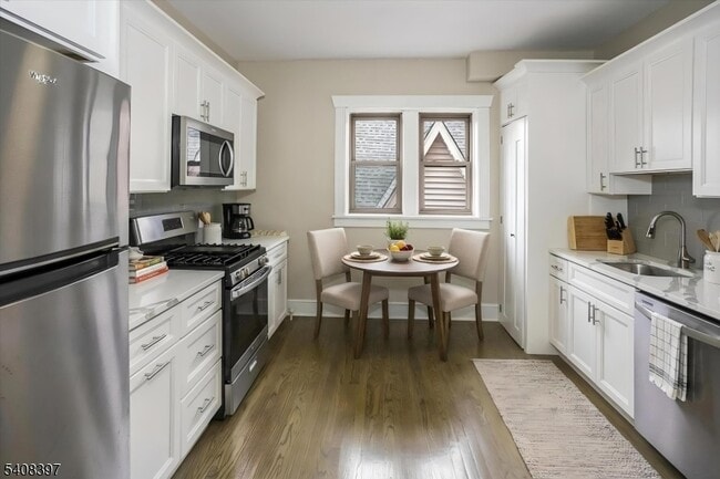 Building Photo - 204 Church St