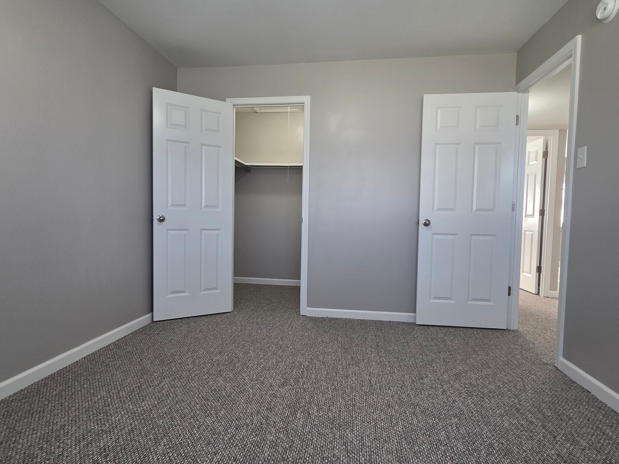 Building Photo - 5526 Humbert Rd