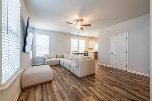 Building Photo - 4700 Blake Lp