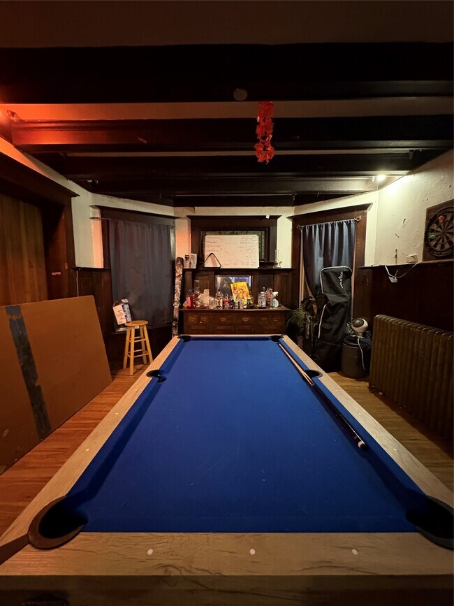 Building Photo - 121 Oak St