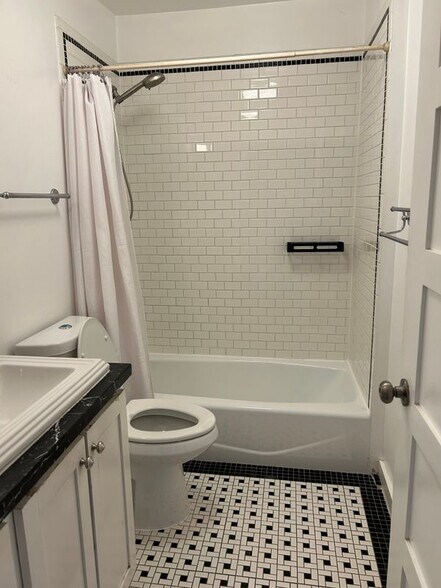 Building Photo - 2834 Denby Ave