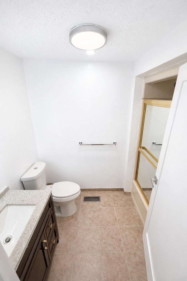Building Photo - 87 Merseles St