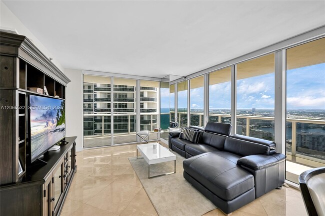 Building Photo - 1830 S Ocean Dr