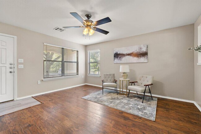 Building Photo - 5705 Viewpoint Dr