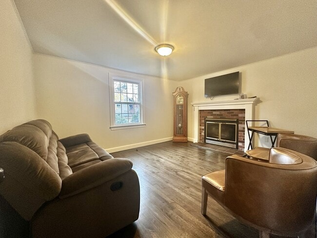 Building Photo - 25 Warren Ave