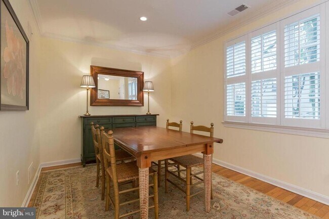 Building Photo - Rare Georgetown Townouse with private yard - 1 block from Rose Park / M St