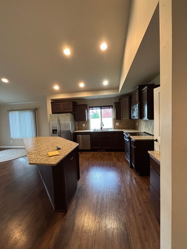 Building Photo - Beautiful 4-Bedroom, 3-Bathroom Home with ...