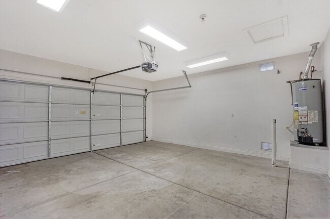 Building Photo - Pending/ Rented - Beautiful 2 Story-4 Bd/3...