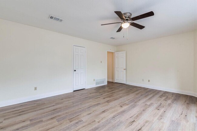 Building Photo - 13109 Marble Falls Cove