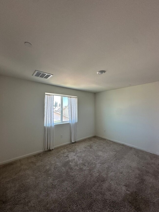 Building Photo - Beautiful newer home in a gated community