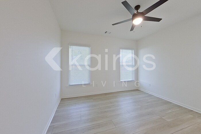 Building Photo - 121 Rainfall Ln