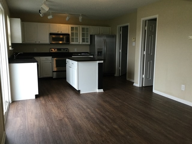 Building Photo - 9939 Big Bend Dr