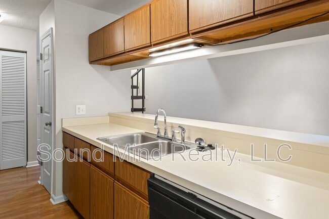 Building Photo - 6001 Winterpointe Ln