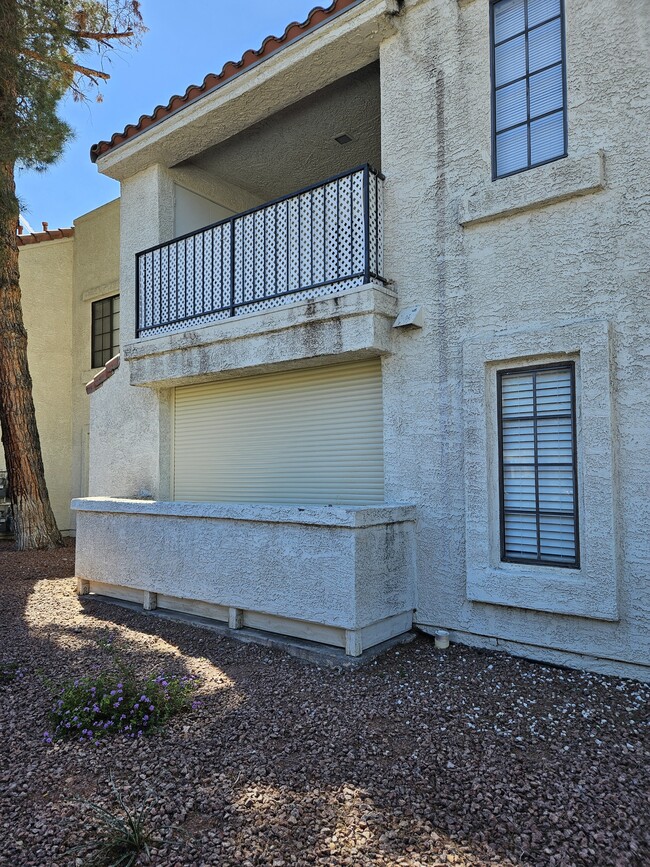 Building Photo - 4713 Nara Vista Way