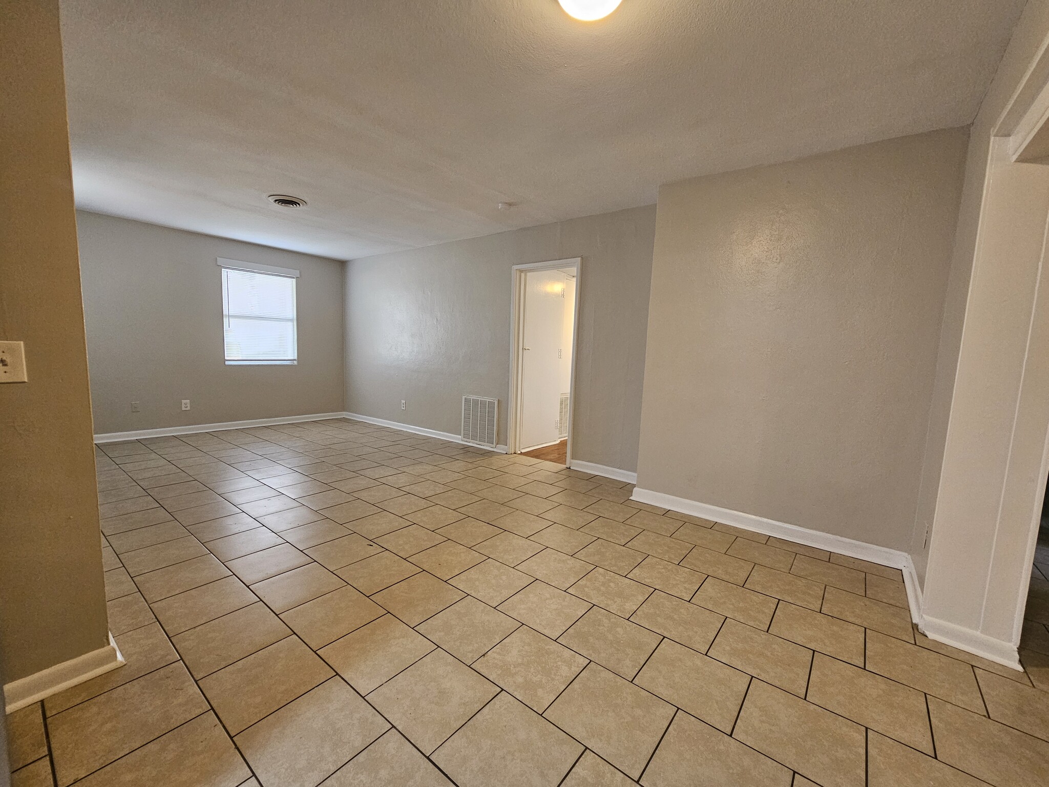 Building Photo - 75 S Madison Dr
