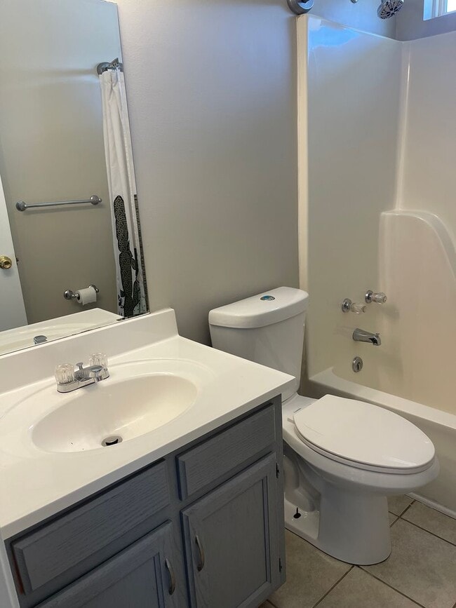 Building Photo - 3 Bed 2 Bath Home North Nashville