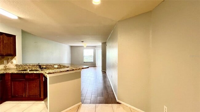 Building Photo - 7811 Sugar Bend Dr