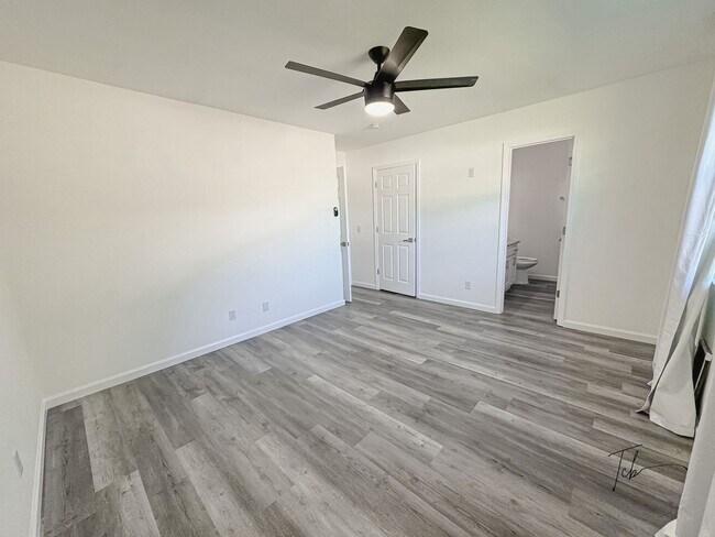 Building Photo - Available Now!  3 Bedroom, 2 Bathroom in Prime Bentonville Location, w/ Garage and Fenced-in Back...
