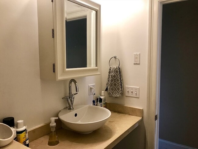 Building Photo - 360-362 Dorchester Street Unit 3