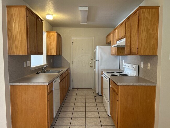 Building Photo - 914 McDaniel Cir
