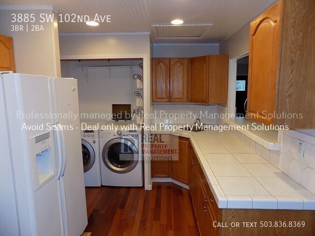 Building Photo - 3885 SW 102nd Ave